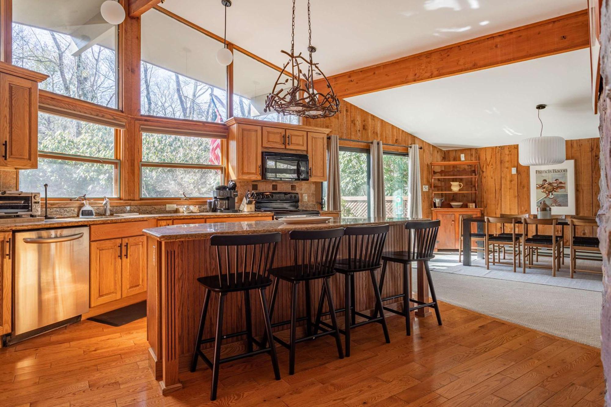 Whispering Pines Game Fire Pit Holiday home *